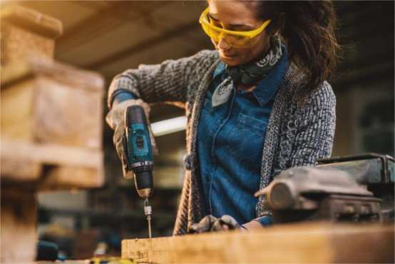 BREAKING BARRIERS: WOMEN IN THE WORLD OF POWER TOOLS